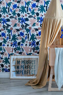 Wallpaper Meet Me at the Wall - Flowerplay Light - Natural North