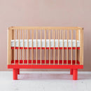 Karl & Fric Nox Ledikant 60x120cm - Natural Wood & Red via Kidsbarn.nl