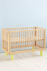 Karl & Fric Nox Ledikant 60x120cm - Natural Wood & Yellow via Kidsbarn.nl