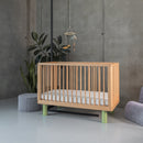 Karl & Fric Nox Ledikant 60x120cm - Natural Wood & Green via Kidsbarn.nl