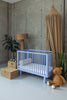 Karl & Fric nox ledikant / cot blauw via Kidsbarn.nl