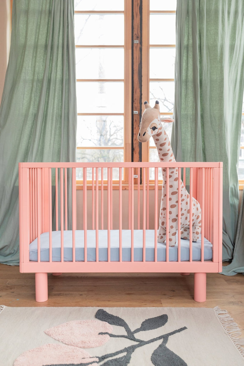 Karl & Fric Nox Ledikant 60x120cm - Pink via Kidsbarn.nl