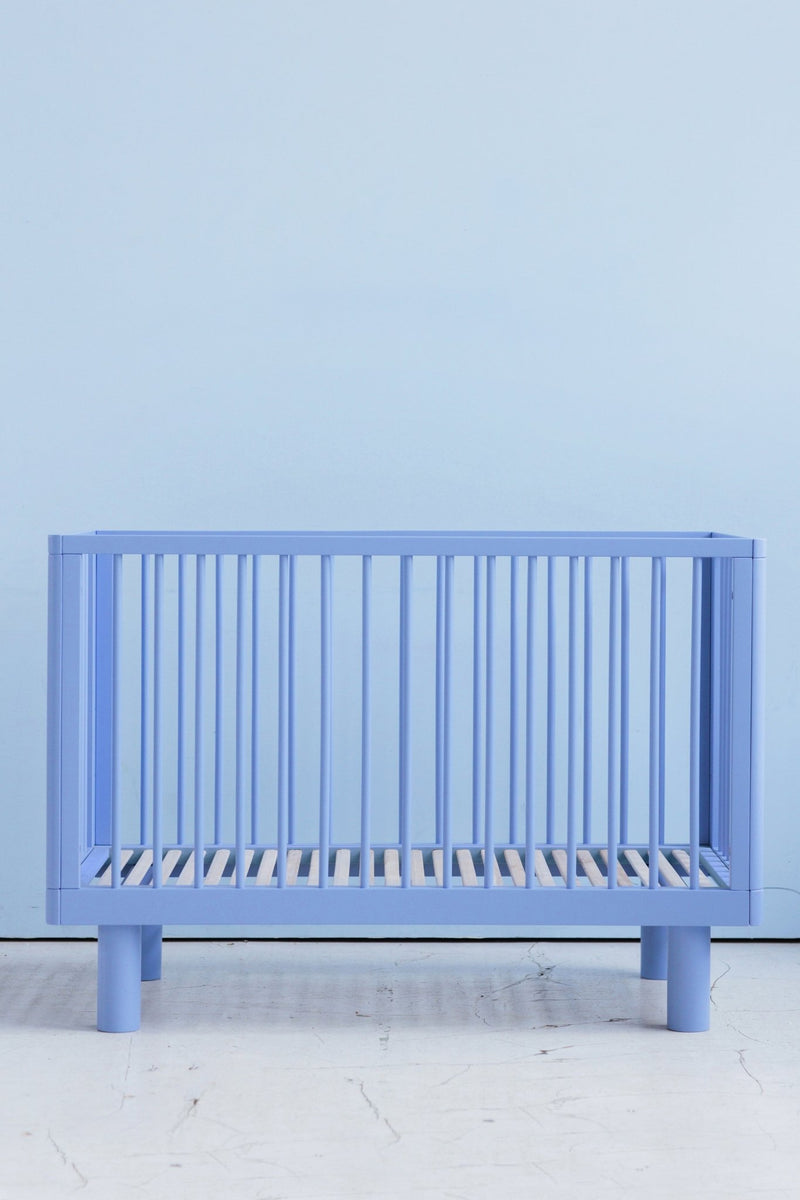 Karl & Fric nox ledikant / cot blauw via Kidsbarn.nl