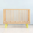 Karl & Fric Nox Ledikant 60x120cm - Natural Wood & Yellow via Kidsbarn.nl