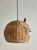 Bloomingville MINI Lilu rotan hanglamp beer van opzij met oortje en snuit
