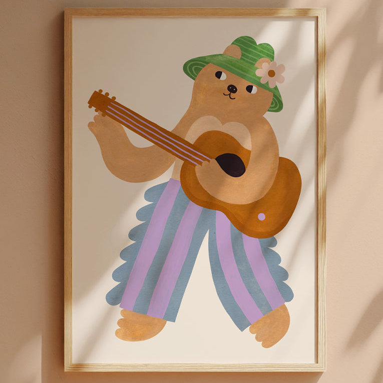 Guitarist poster Aniek Bartels – gitaarspelende beer A3 kunstprint als wanddecoratie voor kinderkamer
