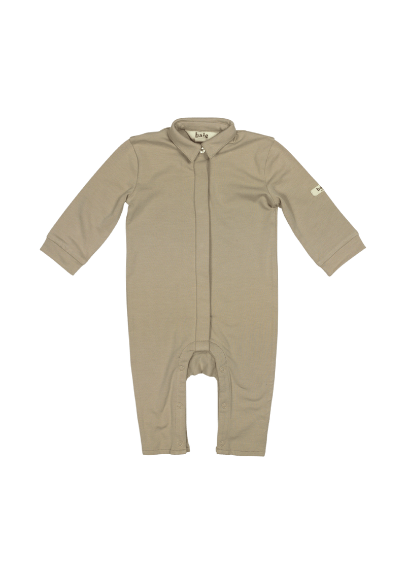 Baje Studio – Dock Playsuit – Erdnuss