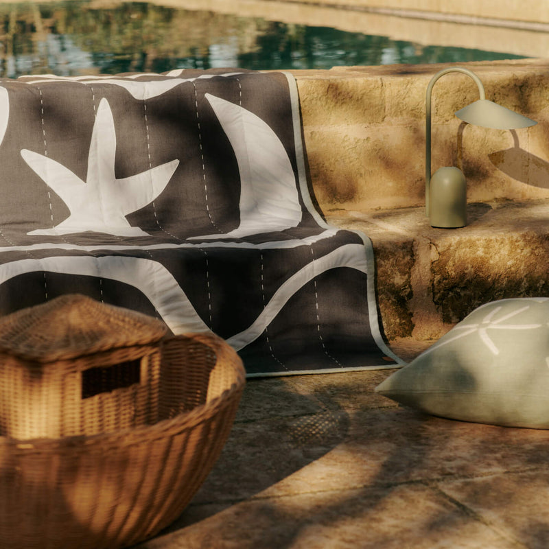 Ferm Living Kove Cushion Elm Green - einschließlich Füllung - 100% Hands Baumwolle