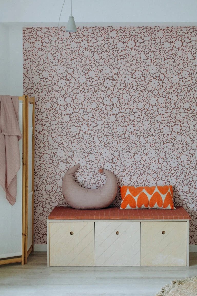 Behang Play at Slaep -  Flowerfield Warm Taupe  - Naturel Noord