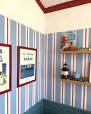Atelier Florentine Papier peint Rayures Bleu Rouge – Papier peint pour enfants rayé | Design classique et ludique