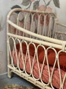 Leo & Moon Rotan Peuterbed / Juniorbed Linn