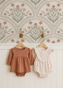 Behang Flora Sage – botanisch bloemen behang voor de kinderkamer