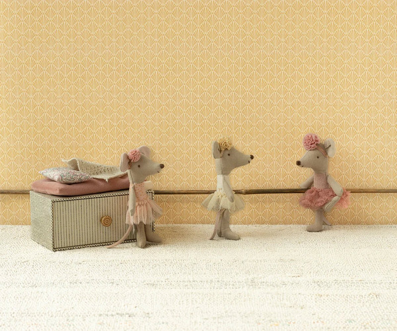 Maileg Dance Mouse in Daybed - Little Sister