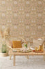 Majvillan behang voor de kinderkamer print june Honey Beige - honing beige met bloemen en vogels