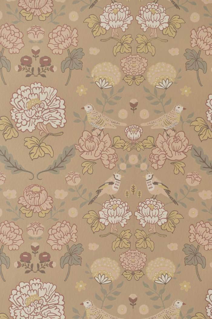 Majvillan behang voor de kinderkamer print june Honey Beige - honing beige met bloemen en vogels