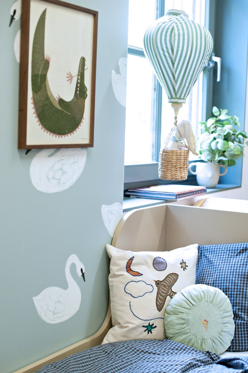 Behang Meet me at the Wall - Swans - Lake blue - Joëlle Wehkamp