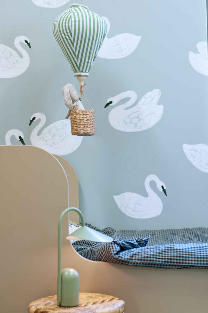 Behang Meet me at the Wall - Swans - Lake blue - Joëlle Wehkamp