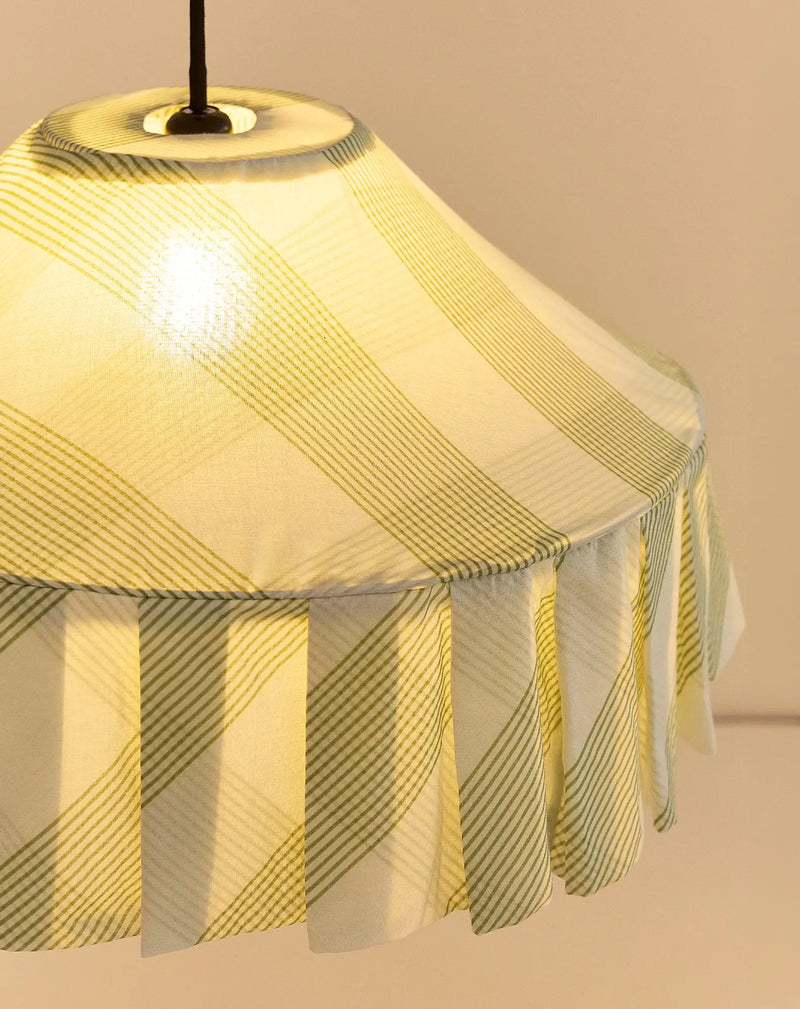 Nobodinoz Nicole Lampenschirm Green Diagonal Stripes Ø50 – Hängelampe aus Baumwolle