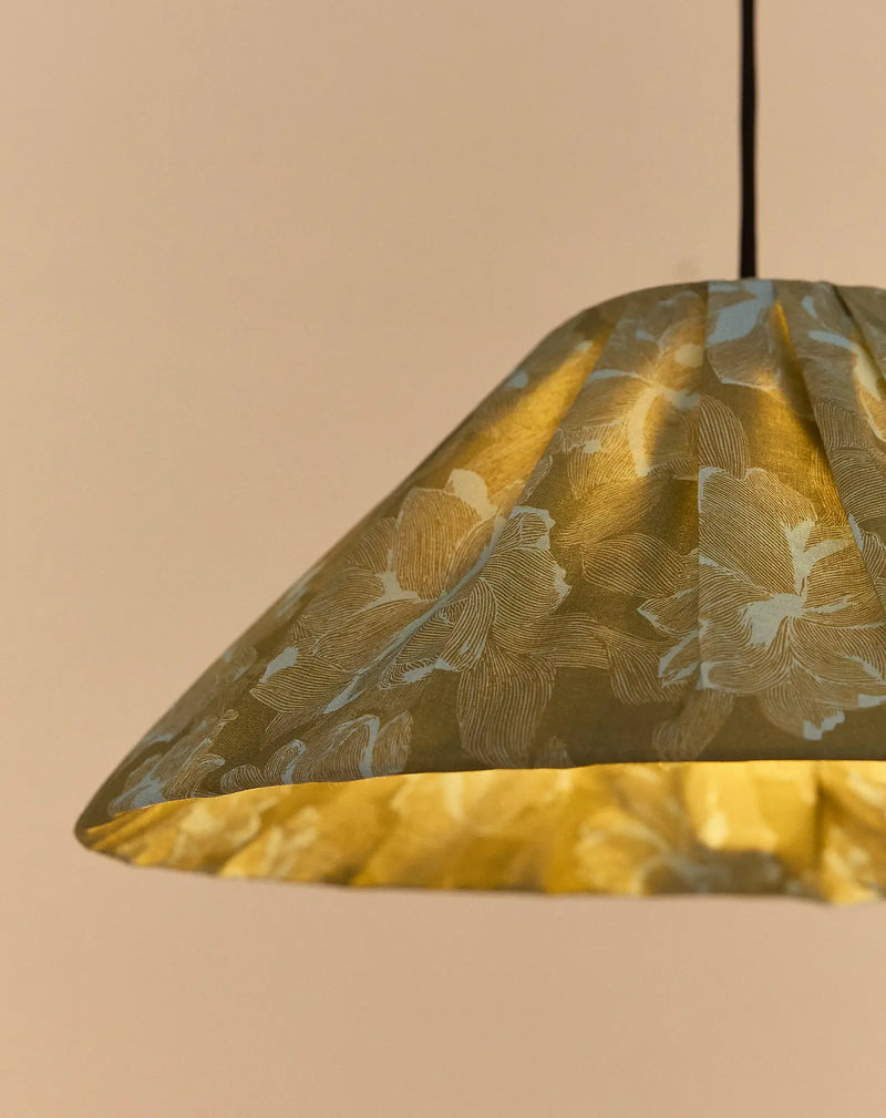 Nobodinoz Ava Lampenschirm Green Peonies Ø50 – Hängelampe aus plissierter Baumwolle