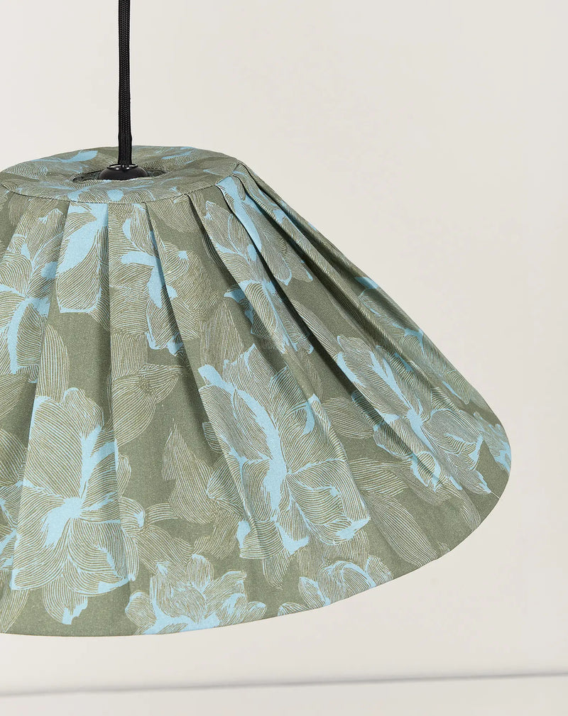 Nobodinoz Ava Lampenschirm Green Peonies Ø50 – Hängelampe aus plissierter Baumwolle