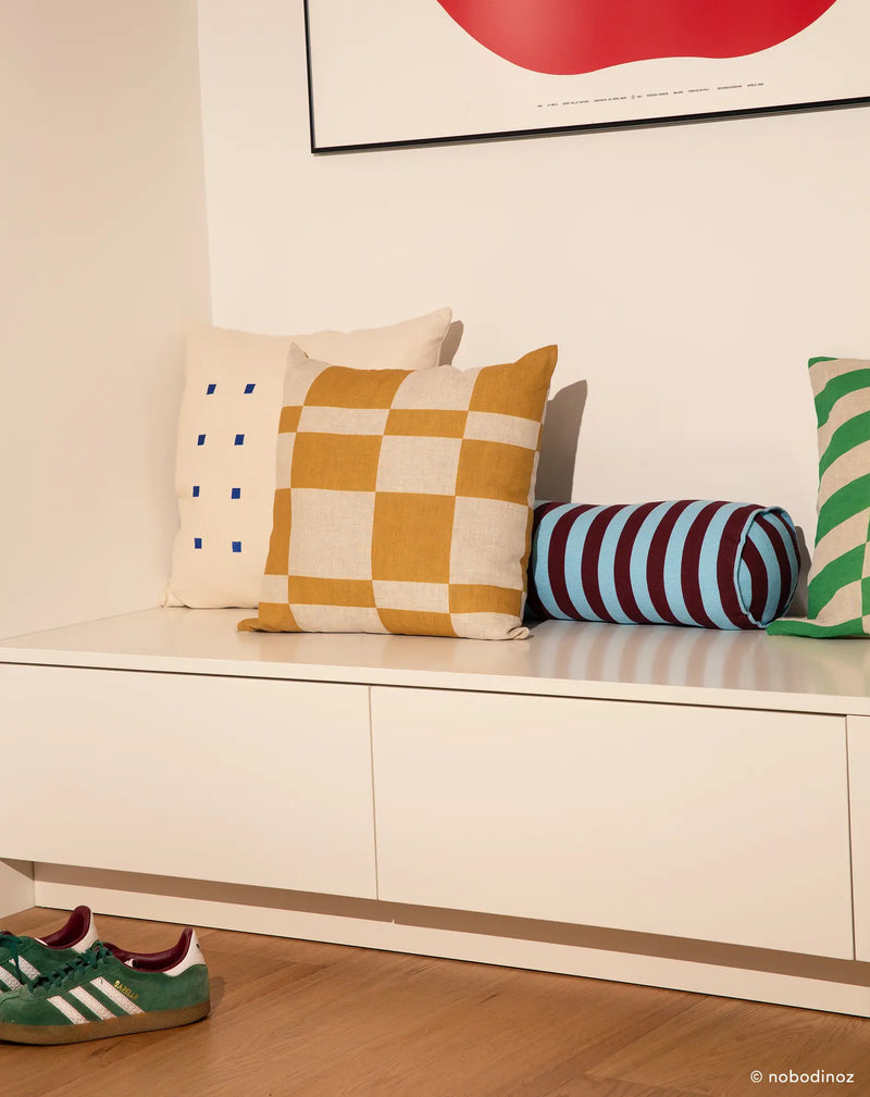 Nobodinoz – Vibes-Kollektion – Rollzylinder-Kissen – Fliedergelbe Streifen