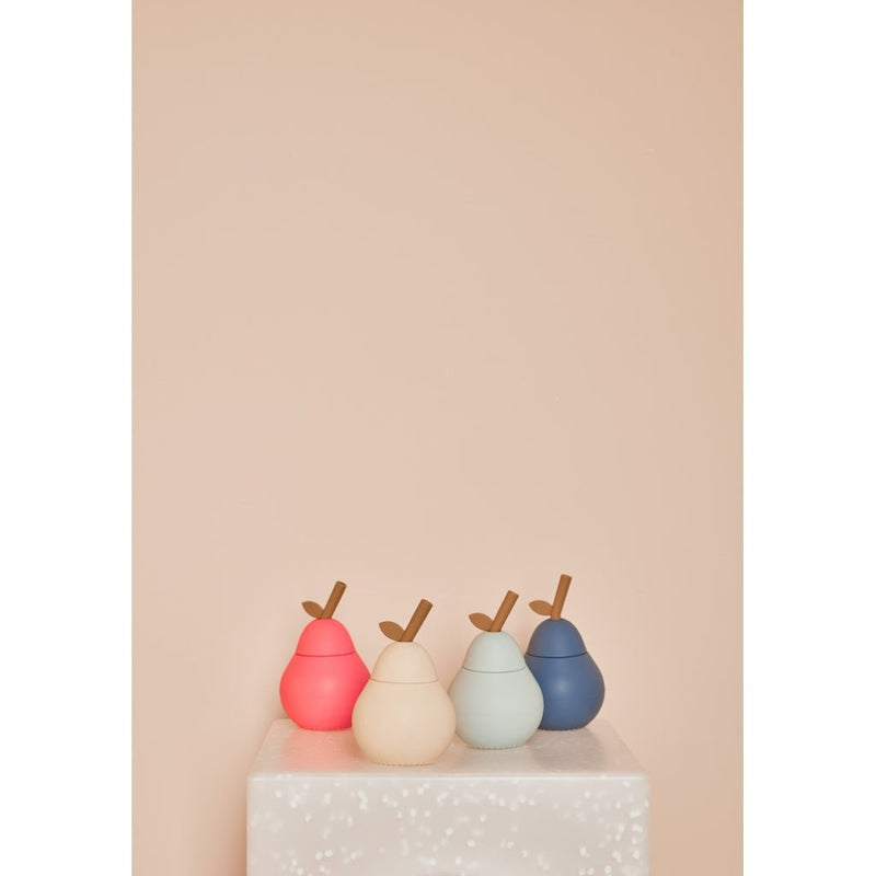 Oyoy Mini Pear Cup - cherry red