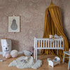 Behangstaal Rebel Walls - Golden Poppy - Dusty Pink