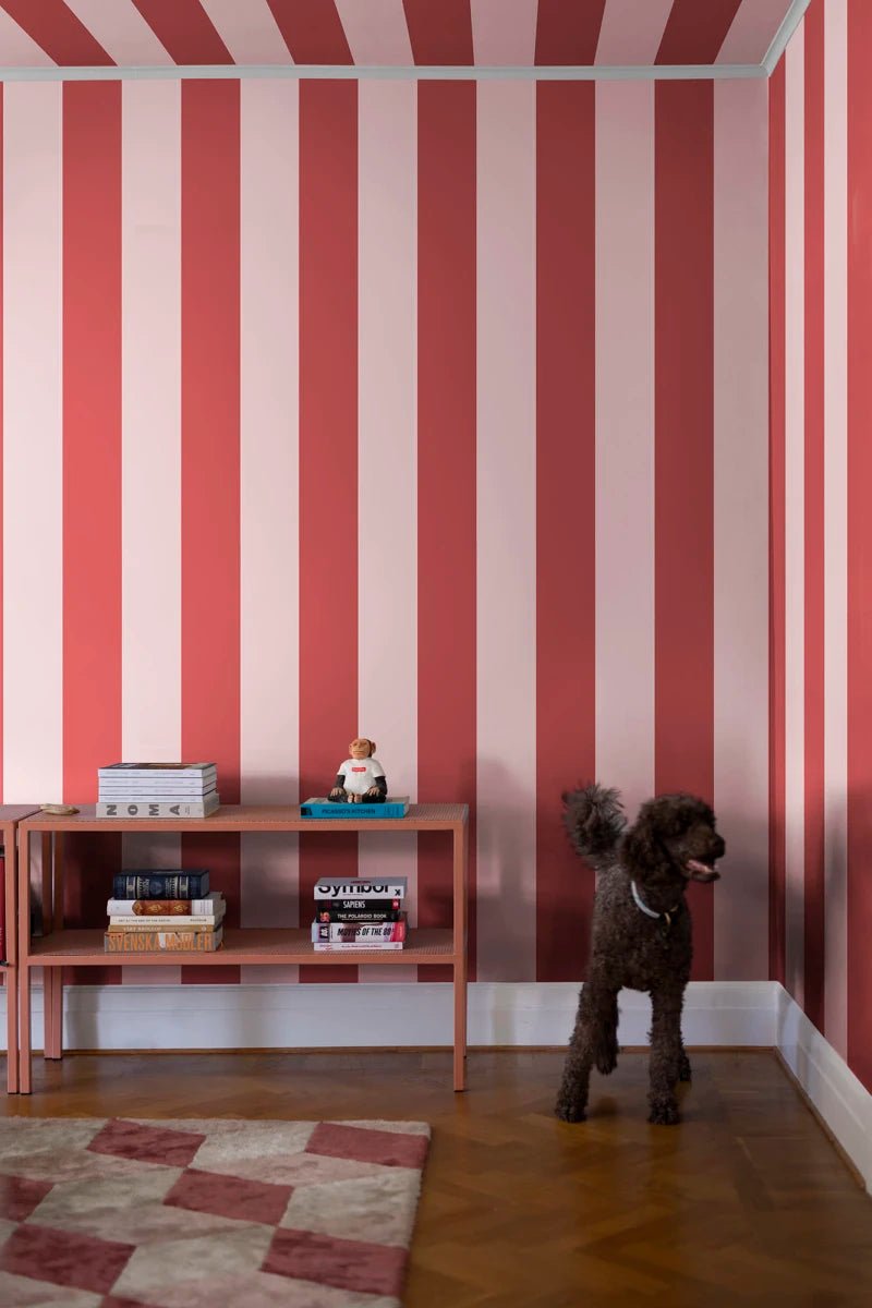 Behang Rebel Walls - Happy Stripes - Raspberry