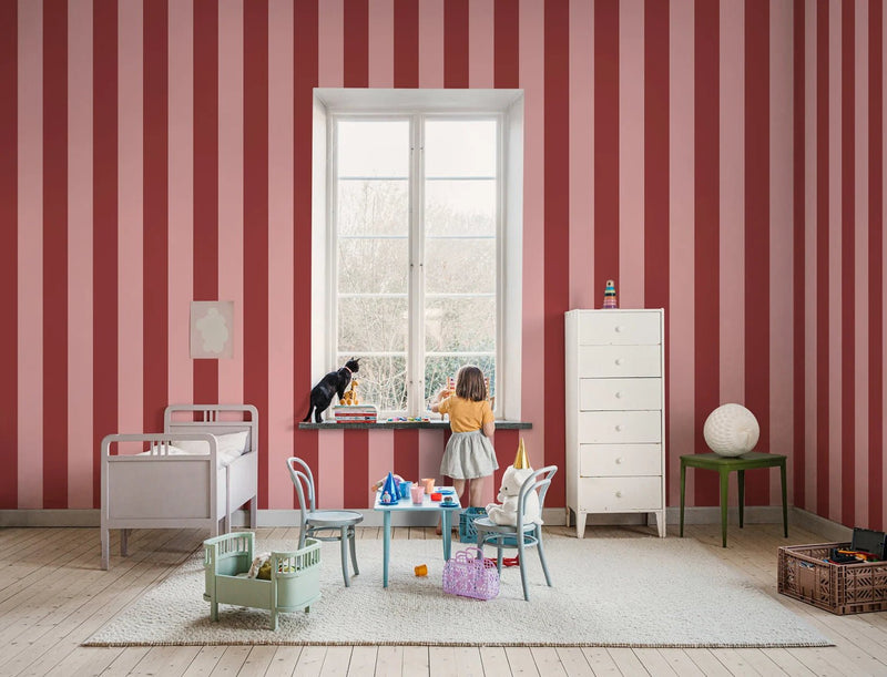 Behang Rebel Walls - Happy Stripes - Raspberry