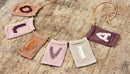 Smallstuf - Leren koord met gebreide letters (zelf samenstellen) - Kidsbarn Smallstuff Kidsbarn __label:NieuwBabynieuwLetter C Roze