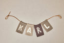 Smallstuf - Leren koord met gebreide letters (zelf samenstellen) - Kidsbarn Smallstuff Kidsbarn __label:NieuwBabynieuwLetter B Naturel