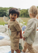 Two You Label Tommy katoenen zomer chino in de kleur Honey voor jongens. Te koop bij Kidsbarn.