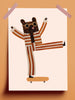 Poster kinderkamer Roll Faster met speelse luipaard op skateboard, gestreept pak en ronde zonnebril in warme bruintinten.