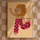 Skating Lion Sweet A3 poster van Aniek Bartels – speelse leeuw illustratie als wanddecoratie kinderkamer