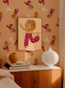 Skating Lion Sweet poster in kinderkamer – illustratie Aniek Bartels met roze accenten en speels leeuw design
