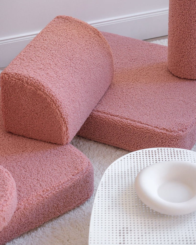 Wigiwama - Guava pink Teddy sofa