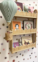 Rotan wandrek van Leo & Moon met geschulpte rand en mooi rondingen. Leuk voor boekjes en accessoires