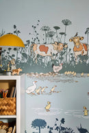 Little Greene Riverside Capers Moo | Behangpaneel met Boerderijdieren voor de Kinderkamer