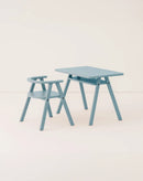 Growing Green kinderbureau en kinder stoeltje Baltic Blue van Nobodinoz met houten frame en opbergplank