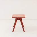 Nobodinoz Growing Green kinderbureau Red van massief eikenhout met opbergplank onder het blad