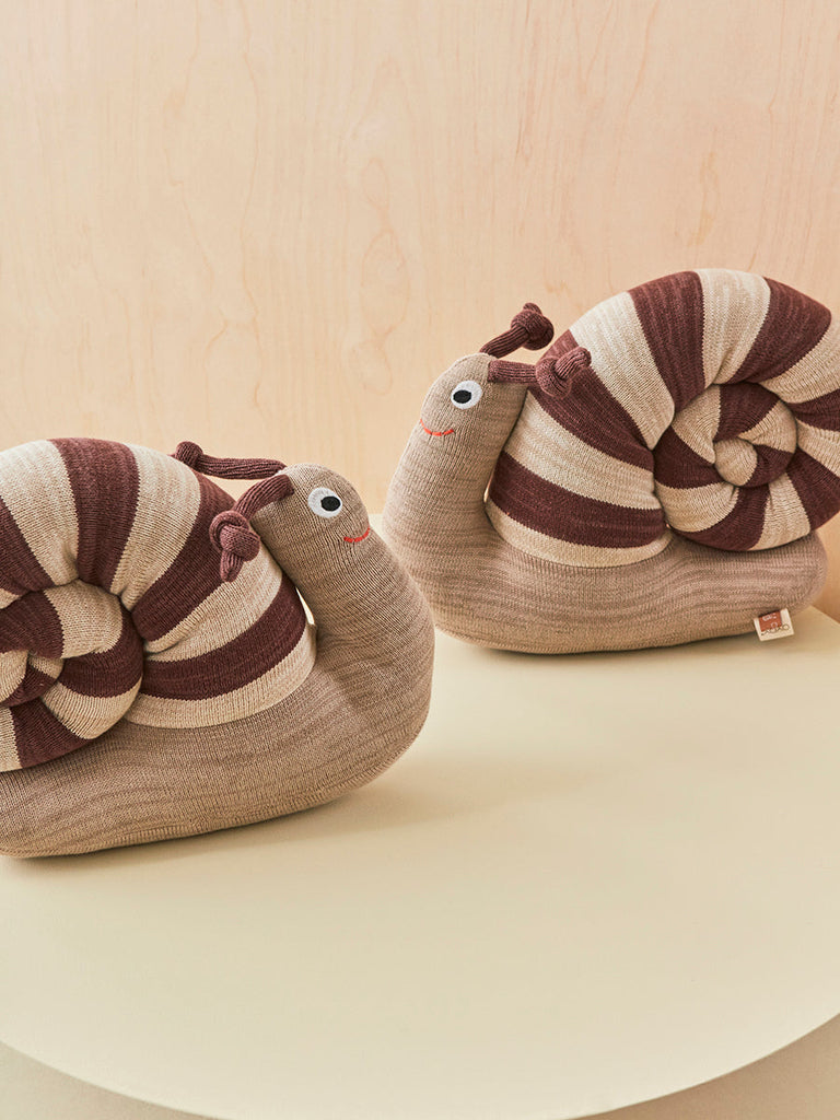 Oyoy Mini - cuddly toy Sally Snail - Brown