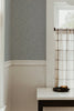 Junia Nordic Grey – behang met bladeren van Summer Gray