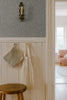 Junia Nordic Grey – behang met bladeren van Summer Gray