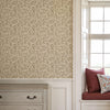 Junia Warm Linen – behang met bladeren van Summer Gray
