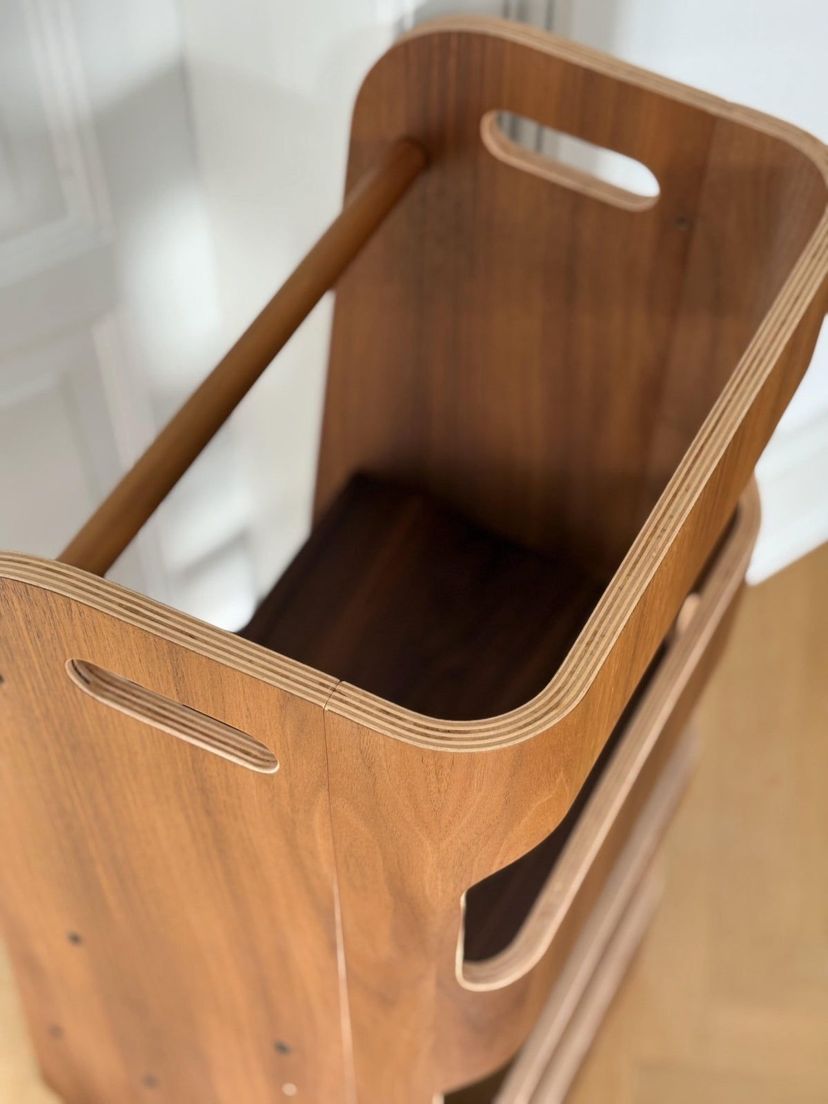 Curve Lab Walnut - Torre de aprendizaje de madera Montessori | en