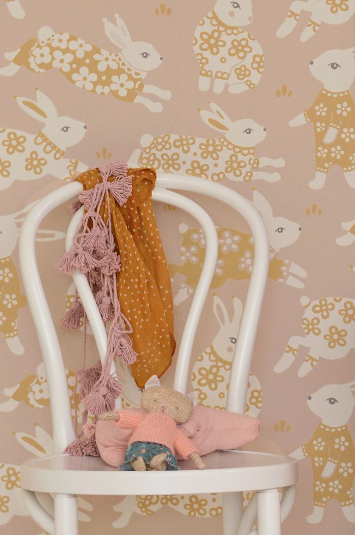 Majvillan kinderbehang konijnen Garden Party Dusty Blush Pink